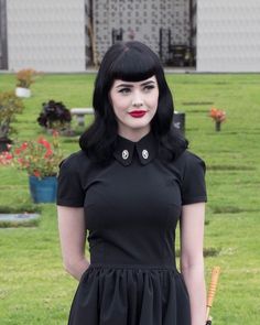 Short Hair Rockabilly Style, Betty Bangs Round Face, Gothabilly Hairstyles, Pinup Aesthetic, Psychobilly Hair, Bettie Bangs, Cabelo Pin Up, Rockabilly Mode