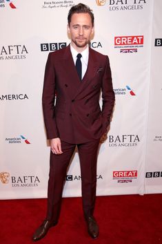 Mens Burgundy Blazer, Guy Fashion, Most Stylish Men, Райан Гослинг, Burgundy Blazer, Burgundy Suit, Best Dressed Man, Michelle Williams, Red Suit