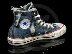 converse-chuck taylor all star denim-distressed- You do not know how much I want these. Dirty Converse, Tas Denim, Converse Outfits, Converse Chucks, Mode Shoes, All Stars Converse, Outfits With Converse