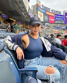 Ny Yankees Hat Outfit Women, Yankee Outfits Women, Spring Baseball Game Outfit, Yankee Hat Outfits Women, Women Baseball Outfit, New York Yankees Hat Outfit, New York Yankees Outfit, Soccer Game Outfits, Soccer Girls Outfits