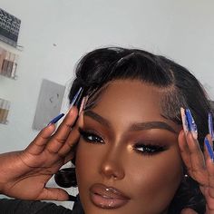 Simple And Light Makeup, Concert Makeup Black Women, Winter Makeup Black Women, Soft Glam Makeup Dark Skin, Makeup Looks Black, Blue Dress Makeup Look, Make Up On Dark Skin, Simple Birthday Makeup Look, Brown Skin Makeup Looks