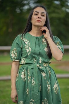 Cotton Dresses With Peter Pan Collar, Green Cotton Puff Sleeve Dress, Green Cotton Puff Sleeve Short Dress, Short Sleeve Yoke Dress For Daywear, Short Sleeve Dress With Yoke For Daywear, Sleeves Design For Kurtis, Collar Kurti, Day To Night Dresses, Peter Pan Collar Dress