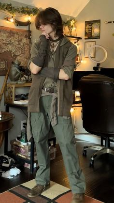 Men Fairy Grunge, Fairy Core Men Outfits, Earth Boy Aesthetic Outfits, Goblin Core Male Outfits, Vitíligo Aesthetic Boy, Cottagecore Men Aesthetic, Fairy Male Outfits, 2010 Outfits Men, Goblincore People