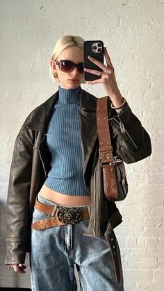 city girl aesthetic Alternative Leather Jacket Outfits, Alternative Winter Outfits, Thrifted Outfit, Mode Zara, Denim On Denim, Fall Fit, Alternative Outfits