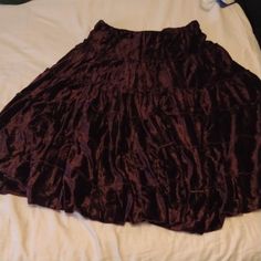 Gorgeous Brown Velvet With Ruched/Striped Design Flares At The Bottom 27" Length, I'm About 5'6" So This Would Hit About Mid-Calf For Me It Is Hard To Tell In The Pictures But The Brown Is Absolutely Gorgeous Velour Skirt Outfit, Velour Skirt, Brown Velvet, Velvet Skirt, Vintage Velvet, Skirt Outfits, Stripes Design, Teen Fashion, Mid Calf