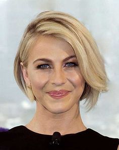 30+ Super Short Bob Cuts | Bob Hairstyles 2015 - Short Hairstyles for Women Julianne Hough Short Hair, Modern Bob Hairstyles, Kort Bob, Elizabeth Moss, Iconic Celebrities, Medium Bob Haircut, Elisabeth Moss, 2015 Hairstyles, Julianne Hough