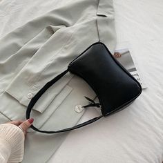 Brand Name: macrouptaShape: BaguetteHandbags Type: Shoulder BagsTypes of bags: Shoulder HandbagsOrigin: CN(Origin)Main Material: PUClosure Type: zipperHardness: SOFTExterior: Silt PocketStyle: FashionLining Material: NylonOccasion: VersatileGender: WOMENPattern Type: SolidNumber of Handles/Straps: SingleInterior: Cell Phone PocketDecoration: NONEPattern: Crocodile patternColor: White, yellow, red, purple, khaki, green, black, dark brownPopular elements: Crocodile pattern, leather belt, underarm Fashion Girl Design, Cute Crossbody Bags, Retro Shoulder Bag, Retro Bags, Small Shoulder Bags, Leather Handbags Crossbody, Underarm Bag, Mini Tote Bag, Mini Handbags