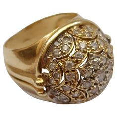 An 18-carat yellow gold ring with a perforated dome encrusted with brilliant-cut diamonds. Some details in white gold. Probably mid-20th century. Stamped 750. Good condition. Size: EU 55 - US 7 - UK O (approx.) Weight 12.42 grams Dome Art, Modernist Ring, 18k Gold Ring, Gold Band Ring, Gold Brooches, 18k Yellow Gold Ring, Pave Ring, Domed Ring, Yellow Gold Ring