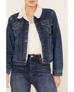 Levis Sherpa Jacket Women Outfit, Levi Jacket Outfits Women, Levis Jacket Outfit, Jacket Outfits Women, Levis Sherpa Jacket, Trucker Jacket Women, Levi Jean Jacket, Sherpa Trucker Jacket, Jacket Outfit Women