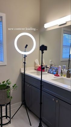 a camera is set up in front of a mirror to take a photo with the light on