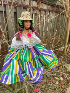 This doll is wearing the traditional Panamanian pollera call Tumba hombre. Skirt has stripes in colors and the blouse is white adorned with colorful yarn. For the head wears a hat.  Handcrafted by IEPCreations. Wearing A Hat, Miniature Art, The Head, Collectible Dolls, Panama, Art Dolls, Stripes, Yarn, Dolls