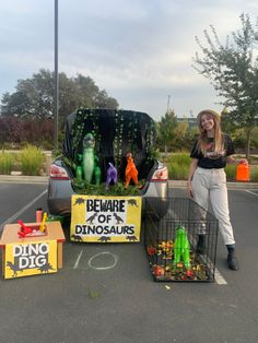 #jungle #halloween #trunkortreat Trunk Or Treat Ideas Truck, Dinosaur Trunk Or Treat, Jeep Trunk Or Treats, Jurassic Park Trunk Or Treat, Easy Trunk Or Treat Ideas, Easy Trunk Or Treat, Jurassic Park Costume, Dinosaur Jurassic Park