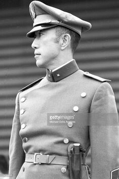 News Photo : Poet, author, actor, playwright, novelist and... Yukio Mishima Art, Japanese Authors, Yukio Mishima, Old Japan, Jean Cocteau, Historical People, Film School, Army Uniform