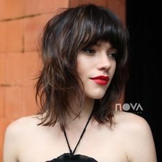 Blunt is your new best friend. Brown Hair With Lowlights, Modern Shag Haircut, Cortes De Cabello, Short Shag Hairstyles, Shag Hairstyles, Shag Haircut, Medium Hair Cuts, Cool Haircuts