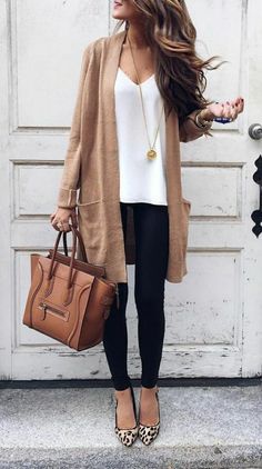 Femme comment s habiller vacances style et confort sac à main cuir brun cool Look Legging, Fall Trends Outfits, Mode Casual, 가을 패션, Fashion 2017, Work Fashion