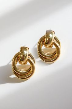 Our Jon Richard Gold Plated Knotted Door Knocker Earrings are a must-have in your jewellery box this season. These earrings can be worn separately or layered with other pieces. The perfect gift for yourself or a loved one. Door Knocker Earrings, Jewelry Knots, Gold Jewelry Sets, Pierced Jewelry, Door Knocker, Sell Gold, Door Knockers, Silver Pieces, Online Accessories