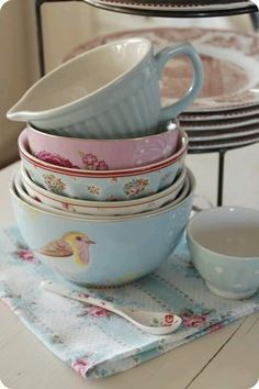 a stack of dishes sitting on top of a table