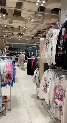 Zara Shop, Shopping Pictures, Snap Streak Ideas Easy, Doha Qatar, Everyday Fashion Outfits, Fake Pictures, Foto Ideas Instagram, Photo To Video, Doha