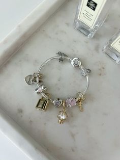 Colar Tiffany E Co, Diary Of A Model, Minimal Glam, Girl Pink Aesthetic, Vogue Beauty Secrets, Girly Flowers, Gossip Girl Blair Waldorf, Aesthetic Soft Girl, Pandora Bracelet Charms Ideas