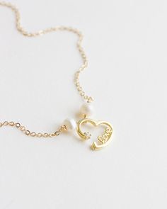 Dainty Pearl Gold Anklets, Gold Pearl Anklets As Gift, Gold Pearl Anklets For Gift, Elegant Gold Anklets With Heart Charm, Gold Heart Anklets, Gold Anklets With Pearl Charm As Gift, Gold Anklets With Pearl Charm For Gift, Dainty Gold Anklets With Pearl Charm, Gold Dainty Anklets With Pearl Charm