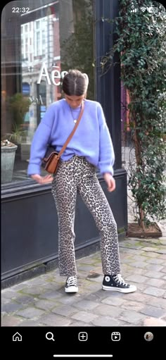 Purple And Leopard Outfit, Casual Outfits Philippines, Leopard Pants Outfit Fall, Leopard Pants Outfit, Printed Pants Outfits, Animal Print Jeans, W Outfits, Leopard Jeans