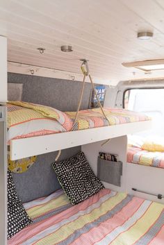 the bunk beds in this camper have been made to look like they are floating