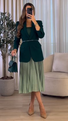 Elegant Winter Skirt With Pleated Hem, Modest Maxi Skirt Outfits, Elegant Midi Pleated Skirt For Business Casual, Classy Evening Outfits, Elegant Pleated Skirt For Business Casual, Elegant Winter Pleated Maxi Skirt, Elegant Winter Pleated Midi Skirt, Blazer With Skirt, Womens Skirt Outfits