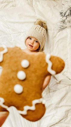 Christmas Photo Baby, Baby Photo Christmas, Photo With Baby, Holiday Baby Pictures, Baby Christmas Photoshoot, Baby Holiday Photos, Baby Christmas Photography, Fall Baby Pictures, Christmas Baby Pictures