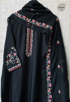 Parsi Embroidery, Fashion Dress Up Games, Embroidery Suits Punjabi, Stylish Kurtis Design, Embroidery Fashion Detail, Salwar Pattern, Trendy Shirt Designs, Pakistani Fashion Casual