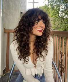 Long Curly Fringe Hairstyles, Curly Bangstyle Hair Long, Shag Haircut With Bangs Curly, Long Curly Hair Fringe, Curly Bangs Long Hair, Edgy Curly Haircut, Curly Hair Cuts With Layers And Bangs, Long Curly Hair Cuts, Curly Bangstyle Hair