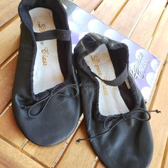 New In Box. Never Worn. Black Leather. Casual Black Closed Toe Dance Shoes, Casual Dance Shoes With Soft Synthetic Sole, Casual Synthetic Dance Shoes With Soft Sole, Casual Non-slip Synthetic Dance Shoes, Kamik Winter Boots, Sequin Ugg Boots, Pink Ballet Flats, Leather Ballet Shoes, Nike Air Max 2090