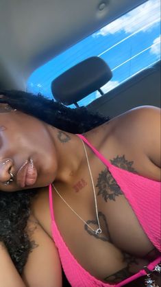 Brownskin Baddie With Tattoos, Pretty Tattoos For Black Women, Cute Hand Tattoos Black Women, Tatted Up Black Woman, Chest Tattoos Black Women, Underbreast Tattoo Black Women, Tattoo Inspo Black Women, Females With Tattoos, Khiamonique Tattoo