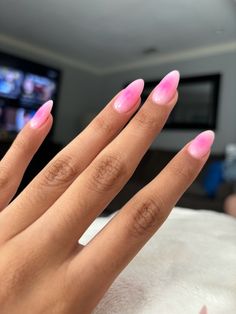 Nail Extension Art Designs, Aesthetic Acyrilics Nails, Hombre Nails Ombre Almond, Ambra Nails, Nail Inspo Summer Pink, Summer Nail Ideas 2024, Nail Ideas Summer 2024, Soring Nails, Gradient Pink Nails