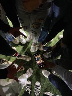 friends shoes Friends Shoes Pictures Aesthetic, Shoe Pictures With Friends, Group Of Friends Traveling Aesthetic, Friend Shoes Picture, Faceless Friend Group Pics, College Pictures Friends, College Trip Aesthetic, Instagram Group Picture Ideas, Group Pic Ideas Aesthetic