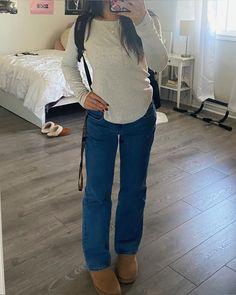 #uggs #falloutfit #brandymelvilleusa #brandymelvile #darkbluejeans #jeans #longsleeve Fall Jeans Outfit, Jeans Outfit Fall, Brandy Melville Usa, Fall Jeans, Jeans Outfit, Fall Street Style, Dark Wash Jeans, Fall Trends