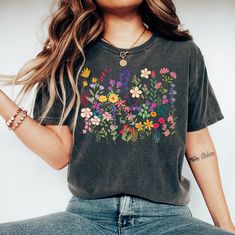 Vintage Wildflower Shirt, Fall Flower Shirt, Cottagecore Shirt, Womens Flowers Shirt Boho Styl, Cottagecore Shirt, Botanical Shirt, Look Retro, Gardening Shirts, Boho Shirts, Flower Shirt, Comfort Color, Boho Vintage