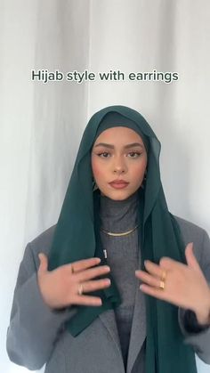 Dubai Hijab Style, Street Hijab Fashion Casual, Hijab With Earrings, Niqab Aesthetic, Muslim Head Scarf, Simple Hijab Tutorial, Hijab Fashion Summer, Estilo Hijab, Style Tutorial