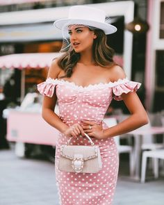 Everything Feminine — Kristina Krayt 📷 Nesterenko 💗🌸🎀👗💖 instagram Dolce Vita Style, Mode Rockabilly, Kristina Krayt, Polka Dots Outfit, Paris Chic, Look Retro, Moda Chic, Rock Chic, Fashion Blogger Style