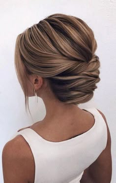 Bride Hair Down, Mother Of The Bride Hair, Bridal Hair Updo, Elegant Wedding Hair, Best Wedding Hairstyles, Updos For Medium Length Hair, Summer Hairstyles For Medium Hair, Wedding Hair Inspiration, Summer Hair Color For Brunettes