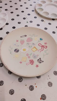 an empty plate sitting on top of a polka dot table cloth