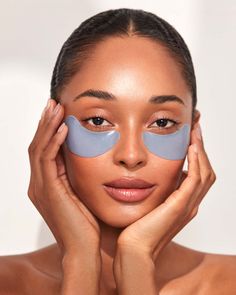 Immediately Revitalises Fatigued, Dark And Puffy Under-Eyes. Dark circles, tired looking eyes? Now you can join 111Skin's celebrity clients who use this Mask to bring lasting resilience to your under eyes before any big event.Individual, ultra-moisture locking hydrogel masks wrap closely around the contour of the eyes, infusing skin with active ingredients - from Seaweed, to reduce morning inflammation, and Vitamin E, to support the immune system, which in turn boosts the area’s cell function. I Hydrogel Mask, Revision Skincare, Remove Dark Circles, Pca Skin, Raspberry Ketones, Eye Patches, Skin Medica, Undereye Circles, Image Skincare