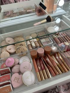 Makeup Collection Goals, Makeup Vanities, Makeup Drawer Organization, Makeup Drawer