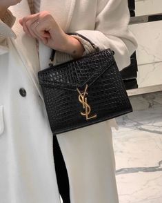 Outfit Designer, Michael Kors Designer, Winter Mode, Louis Vuitton Designer, Womens Purses, Mode Inspiration, Black Bag