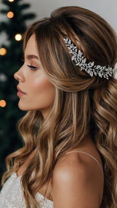 Modernize Your Way to Amazing Christmas Party Hairstyles with Stacked Feathered 💇