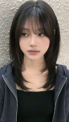 Hairstyle Inspo With Bangs, Cute Bangs Haircut Korean, Cute Hair Korean, Pretty Haircuts Short, Fringe Korean, Pretty Haircut, Hair Styles Korean, Korean Women Hairstyle, Hair Cuts Korean Style