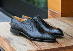 Fitted Black Dress Shoes With Crocodile Pattern, Classic Black Oxfords With Crocodile Pattern, Classic Crocodile Pattern Oxfords For Office, Elegant Black Oxfords With Laces, Elegant Formal Oxfords With Crocodile Pattern, Classic Semi-formal Oxfords With Crocodile Pattern, Classic Crocodile Pattern Oxfords For Semi-formal Occasions, Elegant Dress Shoes With Crocodile Pattern For Work, Formal Fitted Oxfords With Crocodile Pattern