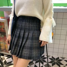 Gray Pleated Mini Skirt For Spring, Casual Flared Pleated School Skirt, Casual Pleated Skirt For School, Casual Flared Pleated Skirt For School, Casual School Pleated Flared Skirt, Casual Pleated Mini Skirt For Winter, Pleated Plaid Mini Skirt For School, Pleated Skirt For School Uniform, Casual Gray Pleated Skirt