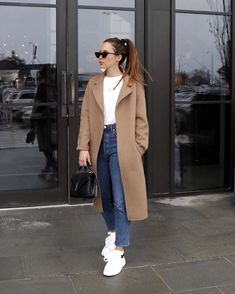 Coat Outfit Casual, Camel Coat Outfit, Winter Coat Outfits, Fall Fashion Coats, Japan Outfit, Coat Outfit, Fall Wear, Camel Coat, Lightroom Mobile