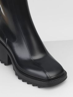 Boots Chloe Betty Boots, Flat Chelsea Boots, Chloe Logo, Wellington Boot, Outdoor Boots, Rain Boot, Comfortable Heels, See By Chloe, Classic Leather