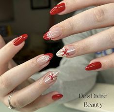 Christmas Ribbon Nail Art, Winter Xmas Nails, Ribbon Nails Art, Mail Inspo Christmas, Winter Nail Aesthetic, Christmas Nails Ribbon, Red Christmas Acrylics, Red Nails With Ribbon, Winter Christmas Nails Acrylic Red